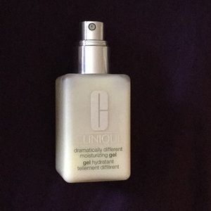 CLINIQUE Dramatically Different Moisturizing Gel